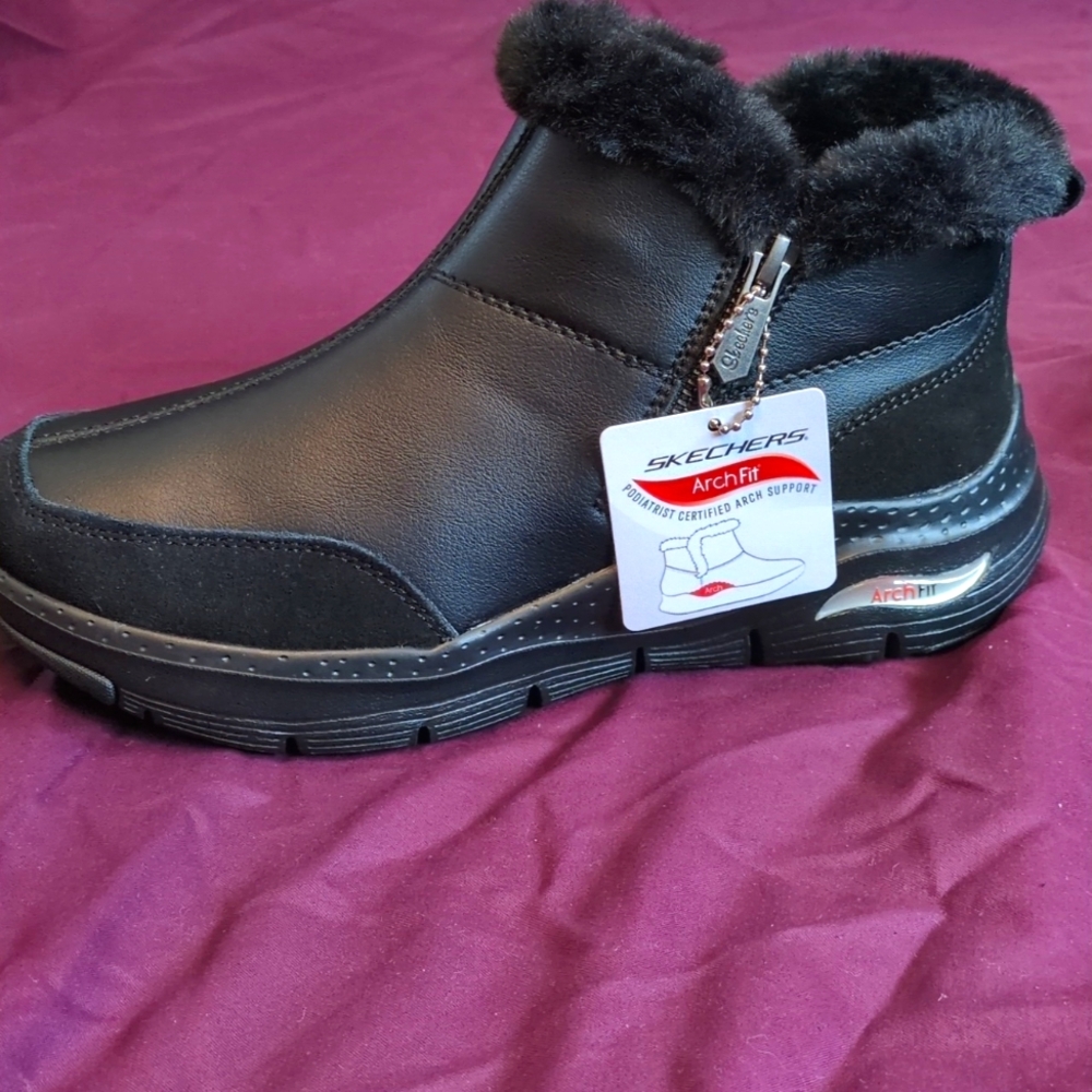 NWT Women's Skechers Air-Cooled ArchFit boots size 6.5 black with faux fur top - Picture 6 of 10